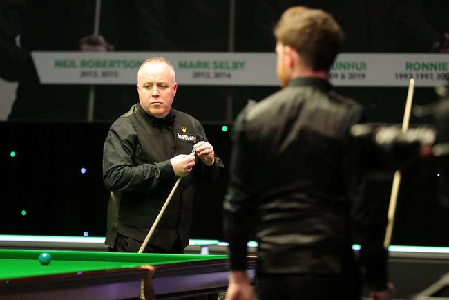 池还是绿茵 池还是绿茵