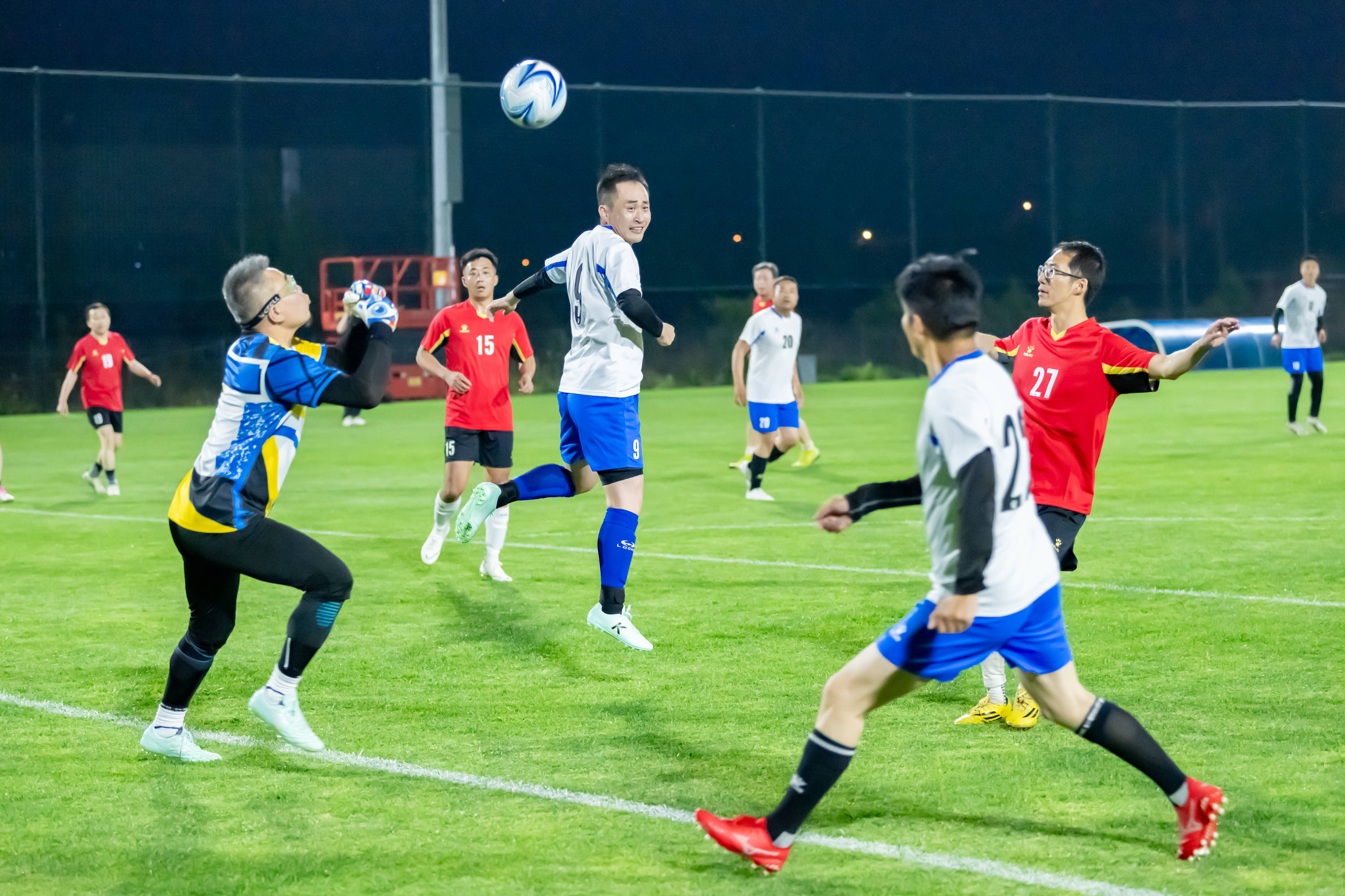 加強防守深 加強防守深